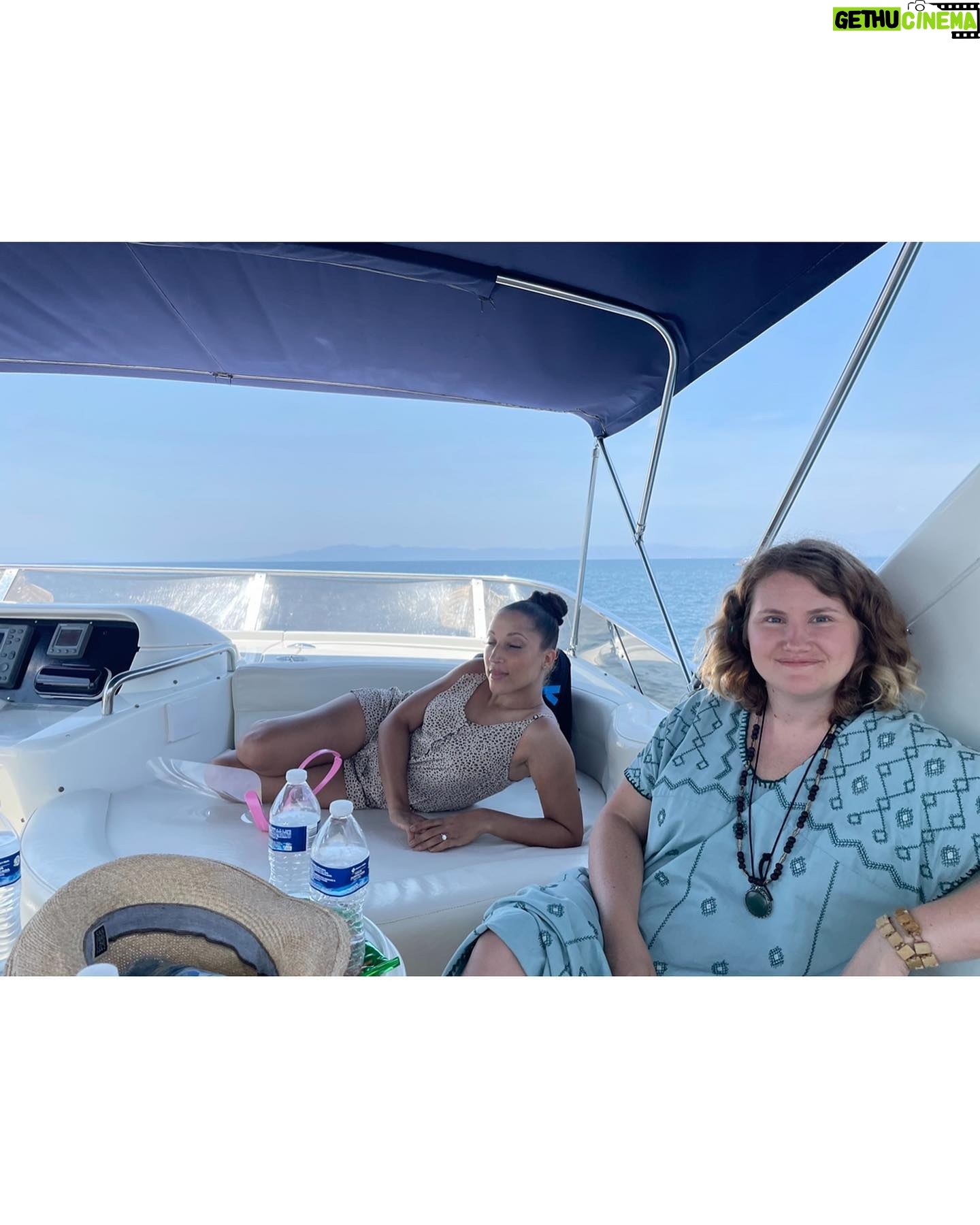 Anna Konkle Instagram - Warning: im making an effort 1/10 The Drop! @hulu Jan 13 2/10 @jermainefowler @mistersquinter 3/10 jungle location 4/10 superlative: funniest moment 5/10 so scary 6/10 the boat day 7/10 @sarahadinasmith 8/10 And I have diarreah! 9/10 Three months postpartum and only three months old, my babies came with me. Im sorry! I love you! Mom and Lesette too ❤️ 10/10 thank you for your resiliency Es / focus, im up here