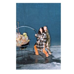 Anna Konkle Instagram - @mayaerskine you’re a ⭐️. But also a triangle🔻.

@contentmodemagazine 
@mayafuhr thanks for letting us be weird. Lol I love these. We died laughing through most of the shoot. The only way it should be.

Ph @mayafuhr
Creative Director & Style
@deborahfergusonstylist
Interview @laura_albert
Makeup @lorencanbymakeup
Hair @eddie_cook
Location @stagethis

Link in bio