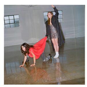 Anna Konkle Instagram - @mayaerskine you’re a ⭐️. But also a triangle🔻.

@contentmodemagazine 
@mayafuhr thanks for letting us be weird. Lol I love these. We died laughing through most of the shoot. The only way it should be.

Ph @mayafuhr
Creative Director & Style
@deborahfergusonstylist
Interview @laura_albert
Makeup @lorencanbymakeup
Hair @eddie_cook
Location @stagethis

Link in bio
