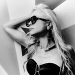 Anna Kulinova Instagram - A FACE is like a WORK of ART! It DESERVES a GREAT FRAME❣️😎 LOVE Wearing: @heednyc 🔥NEW VIBE collection NERO LUXURY EYEWEAR 🖤🤩 DM me for special offers/discounts 💥💥💥 Photo credit @grossmanpictures 📸 #heednyc #newcollection #vibecollection #luxuryeyewear #madeinitaly #bestsunglasses #makeastatement #shopnow #obssesed #model #sunglasses #blacksunglasses #moviestar #fame #celebrity #workofart #fabulous