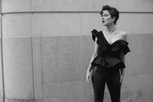 Anna Kuzina Instagram - Looking to the left …or to the right 😊
Прошлогодний номер Animal planet 
Photo by @polinabertrand 
Make up @naltach