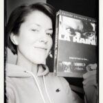 Anna Kuzina Instagram – Нашла у родителей этот диск, выпущенный к десятилетию фильма. А сейчас уже 26 лет прошло с его выхода, а «Ненависть» так и остаётся в моём сердце.
И сейчас этот фильм идёт в Киеве в кинотеатре @zhovten.cinema . И сегодня я его снова посмотрю ❤️
Jusqu’ici tout va bien 😊