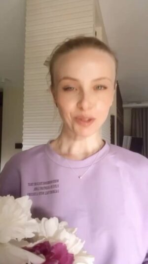 Anna Kuzina Instagram - Hello!  We are Ukrainian actors!  And we have come together to help our armed forces and all Ukrainians who need it now!  To make it more effective, we are holding an actor's charity auction!  We have created a page act_lots, where we will exhibit our lots, it will be costumes of your favorite characters from famous series, master classes, personal meetings and many cool gifts from us personally.  Under each lot, the starting price and the amount of the minimum bid will be indicated.  The lot is won by the one who offers the largest amount in the comments.  Many interesting lots are already waiting for you on the act_lots page!
 All funds are transferred to our friends - the public organization "Initiative Generation", which during the full-scale invasion was able to save tens of thousands of people!
 Now, with the help of our auction, we aim to raise funds for 5 ambulances!  The price of one is € 10,000.
 We believe that with your help we will succeed!
 For each lot won, we will report on our page.
 Together to victory!
 Glory to Ukraine!

#actlots #initiativegeneration #ukrainianactors #annakuzina