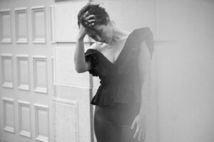 Anna Kuzina Instagram - Looking to the left …or to the right 😊
Прошлогодний номер Animal planet 
Photo by @polinabertrand 
Make up @naltach