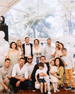 Anna Kuzina Instagram - Это была сумасшедшая, весёлая, трогательная, разрывная свадьба ✨🥰
@dimasovajr @d_legeida спасибо вам за этот незабываемый день! Будьте счастливы всегда ❤️