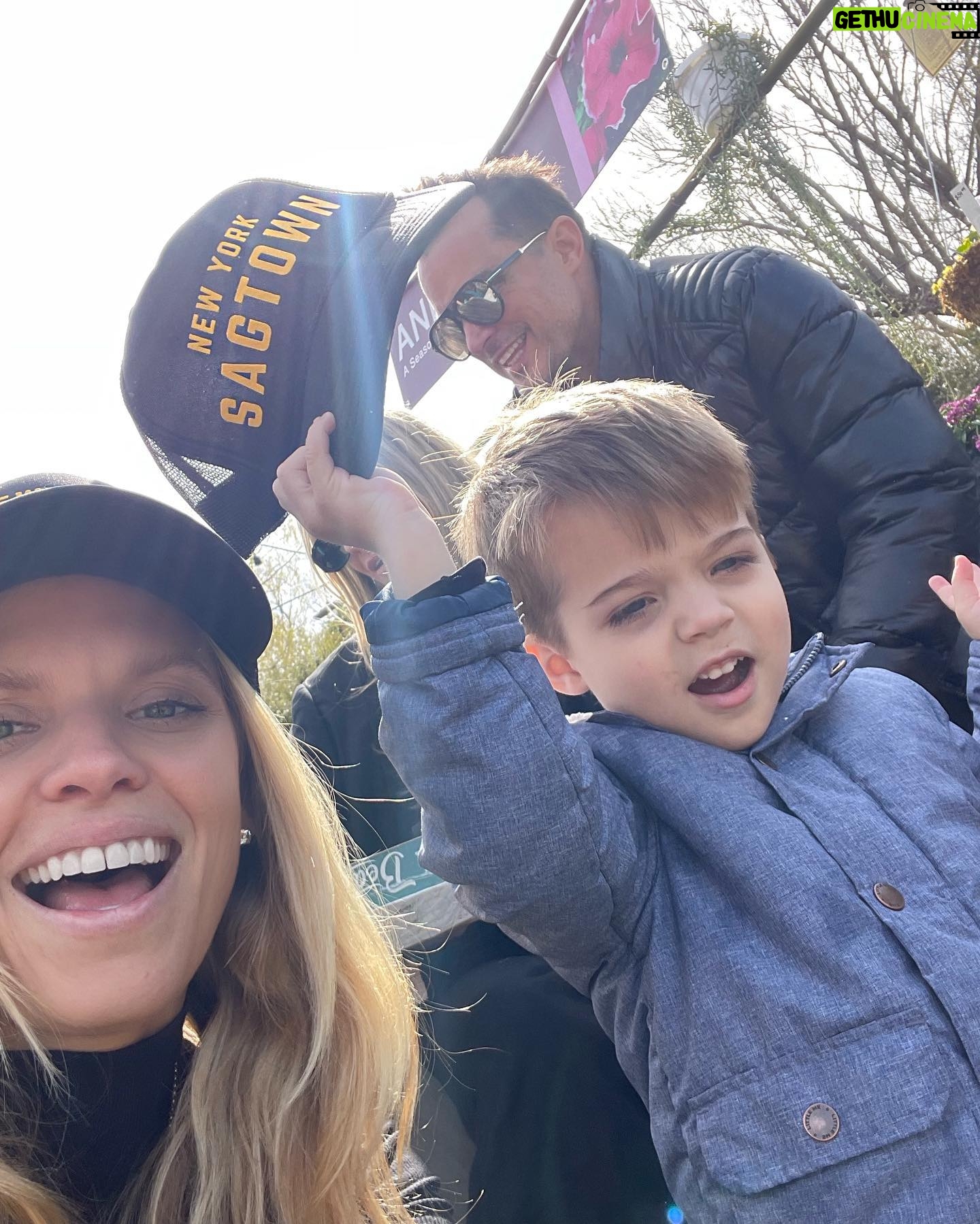 AnnaLynne McCord Instagram - Leading the resistance in #sagtown Thanks, Shane :) @sagtowncoffee