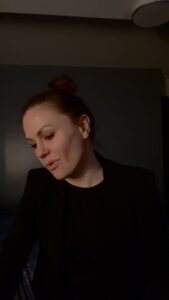 Anna Paquin Instagram - 2nd EDIT- and if anyone is curious as to why I keep what’s left of my actual accent hidden most of the time (other than needing to pass as American for most of my work) the comment section here is a perfect example of why folks end up assimilating. It gets really boring having to explain your own speaking voice over and over. EDIT- yeah so I have what’s left of a New Zealand accent because I grew up there and when I’m not around any Americans my LEARNED accent I need for work switches off. Also since people seem to be interested or have opinions having kids brought my “mother tongue” NZ accent out of hibernation because speaking to my kids in a learned accent feels funny and fake. Plus the husband is English so we both have kinda bastardized hybrid accents at this point. @deconstructingkaren COMING TO ITUNES LINK IN BIO TO PREORDER CALLING ALL white people (actually everyone could benefit but this specifically focuses on whiteness) finally a movie we can all get behind this Thanksgiving! Deconstructing Karen premieres in the US - and globally - on Thursday. I hope you will join me and my family in watching it with your family and friends and discussing it over turkey and pie. Fox News compared Deconstructing Karen to Pearl Harbor! How can you NOT watch it??!! RIGHT????!