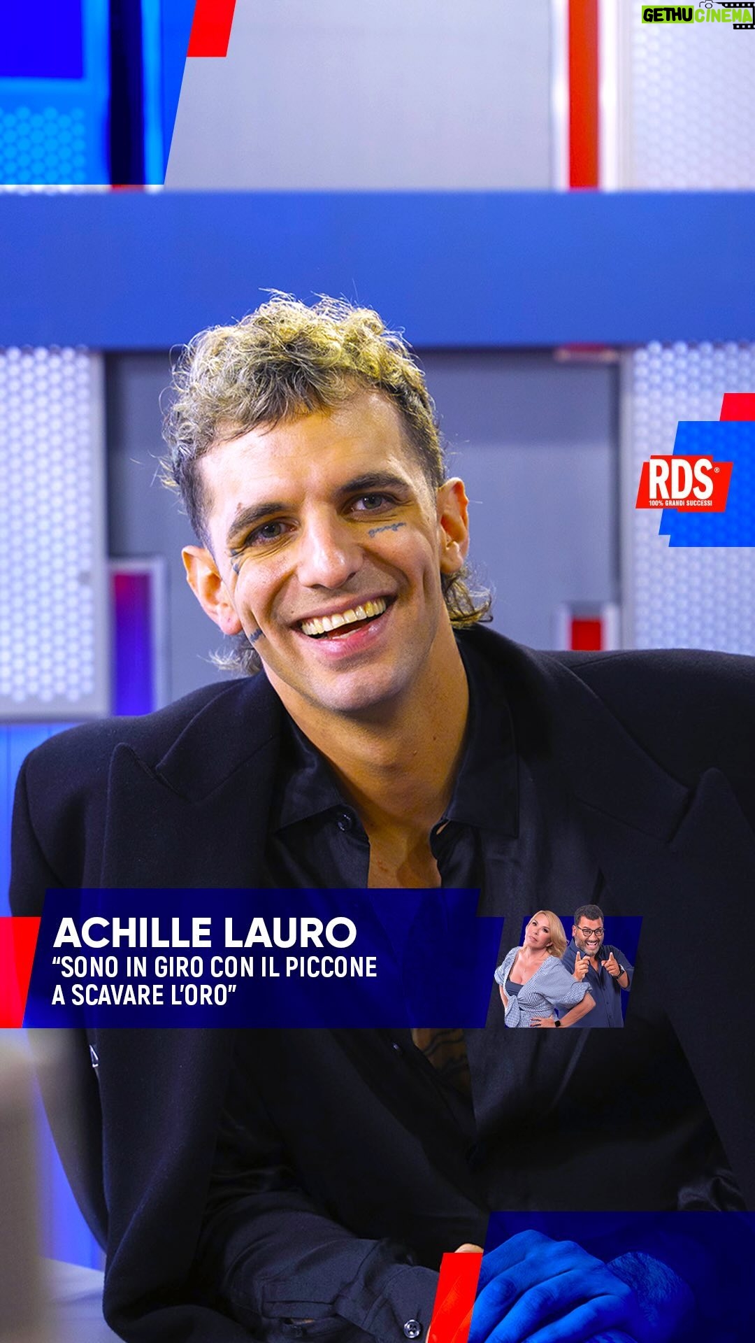 Anna Pettinelli Instagram - 🤗 L’intervista ad @achilleidol non poteva che iniziare con l’imitazione del nostro @sergio_friscia 😜 Ospite nei nostri studi di Roma, Lauro ci ha raccontato dei suoi viaggi, di dove trova ispirazione, anticipando che presto annuncerà anche le tappe del tour. Il video completo è su RDS.it e sul nostro canale YouTube . . #RDSOspiti #RDSgrandisuccessi #AchilleLauro #AchilleLauroRDS