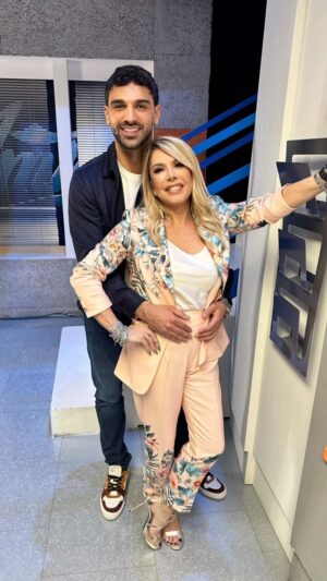 Anna Pettinelli Instagram - Metà settembre 2023 ritorno ad Amici. Una gioia immensa, un entusiasmo senza fine, entusiasmo che ora che mancano pochi giorni al serale e’ ancora più grande.  E ne sono successe di cose: colpi di scena, risate, lacrime, abbandoni dolorosi, mai come questo anno la scuola mi,ci, ha regalato grandi emozioni. Non è stato facile far capire quello che penso ma al netto di tutte le polemiche, come dico sempre non si può piacere a tutti, credo che almeno sia arrivata la mia assoluta schiettezza e sincerità. Mi chiamano la “bad bitch “ di Amici e in fondo non mi dispiace così tanto. Le “bad bitch” dicono sempre quello che pensano senza filtri. Ora non sono più sola. Con l’amico Raimondo e i ragazzi siamo una squadra pronta a far valere la propria ragione: il talento. Go Todarelli go! Ci vediamo sabato 23 marzo! Il serale di Amiciiiii