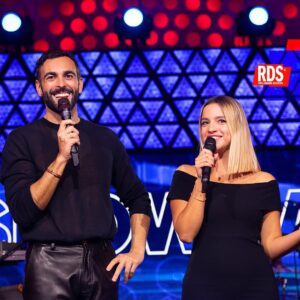 Anna Pettinelli Instagram - 🎸Questi scatti non bastano per descrivere quello che vedrete nell’#RDSshowcase di @mengonimarcoofficial!

📺 Domani, 13 dicembre, alle 21:20 su @realtimetvit canale 31.
#RDSshowcase #MarcoMengoni #MarcoMengoniRDS