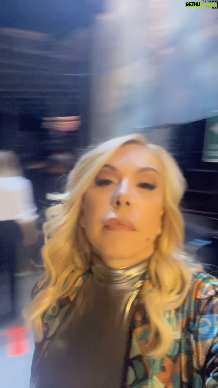 Anna Pettinelli Instagram - Ore 14.00. Divano,relax e una nuova puntata di Amici. Ayle in sfida, i compiti e un sacco di sorprese. Preparatevi stiamo arrivando #amici23 #musica #can5 #mariadefilippi