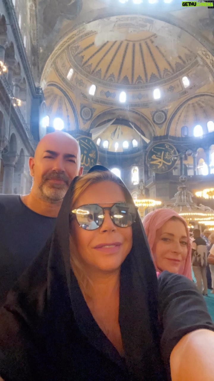 Anna Pettinelli Instagram - Istanbul! Che meravigliosa città. Vacanze finite. Si tornaaaa. Fab 3 forever! #vacanze #estate #istanbul #friends #love #wonderful_places #journey #turkey #placestovisit