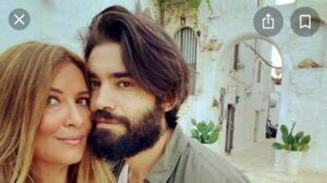 Anna Pettinelli Instagram - Conosco Selvaggia da una vita. Spesso condivido le sue idee ma non sempre. Vederla commuoversi stasera nel vedere il suo compagno ballare mi ha fatto davvero effetto e ha fatto vacillare la mia agnostica visione dell’amore, ma solo per un attimo. Ritengo che siano rari e, come si dice, un’eccezione che non fa legislatura, ma sono bellissimi e bella Selvaggia che non ha trattenuto le lacrime in diretta su Rai 1 a dispetto della sua incrollabile cattiveria #ballandoconlestelle #tv #show #ballo #star