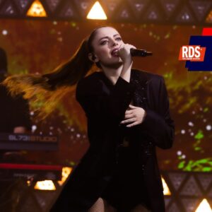 Anna Pettinelli Instagram - 🎸Stiamo solo aspettando di entrare nel vortice 🌪dell’#RDSshowcase di @naliannalisa.
.
📺 Domani, 20 dicembre, alle 21:20 su @realtimetvit Canale 31.
.
.
.
#RDSshowcase #Annalisa #AnnalisaRDS