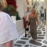 Anna Pettinelli Instagram - Scalo a Mykonos! Bello perdersi nelle sue vie piene di gente ❣️❣️❣️#mscmusica
