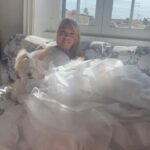Anna Pettinelli Instagram – Eccolo qui il vestito da principessa che ho indossato a Venezia. In molti avete visto un significato recondito che assolutamente non ha. Tutte vorremmo un principe ma, ragazze mie, non possiamo continuare a baciare rospi sperando che si trasformino in uomini veri. Venezia è meravigliosa e meravigliosa la vostra accoglienza. Tornerò. Sempre. #venezia #veneziafilmfestival #love #fashion #madeinitaly #picoftheday #inclusion