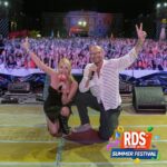 Anna Pettinelli Instagram – 🫶🏻@anna_pettinelli cosa hai fatto all’RDS Summer Festival?

📸Foto palco con @irama.plume, @rkomi, @giorgiaofficial, @biagioantonacci, @leogass.official, 

📸Foto palco con la GenZ di @rdsnext con @luca_campolunghi, @samaratramontana 

🎤Duettato live con @noemiofficial e @giorgiaofficial 

🥰Cantato sulle note di @tiromancinoofficial 
.
.
.
#rdssummerfestival #gallery #annapettinelli #giorgia #rkomi #irama #noemi #antonacci #tiromancino