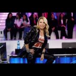 Anna Pettinelli Instagram - Stasera ma che uscite a fare?? Su can5 c’è una pazzesca puntata di Amiciiiiii con tantissime sfide.Go Todarelli go! #musica#tv#talent#amici#