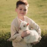 Anna Salivanchuk Instagram - Хто з вас хоче мати слухняну дитину ? Ви кажете йому «Сідай» Він вас слухає і сідає, отже, ви являєтесь дресирувальниками своєї дитини. Я вам ось що скажу, побоюйтеся слухняної дитини. Радійте якщо він має свою думку і може сказати вам НІ🙏🏻 Тому що діти яких дресирують , застосовуючи підвищений тон, удари,залякування -стають бомбою сповільненої дії. Коли дитина податлива, постійно слухається , спокійна, не бігає- це не жива дитина? Він що, слуга вам чи раб? Щоб постійно вас слухати? Ви не господарі своїх дітей, ви лише провідники своїх дітей у життя. Дресируючи дітей ви робите їх слабкими та беззахисними. Будь -якої миті, така дитина може не витримати і зламатися 🙈 чому? тому що якщо він слухається вас то й інших буде слухатися. Ви виховаєте крихку людину ,якій будь-хто зможе промити мізки. Але якщо виховати самостійну і незалежну людину зі своїми поглядами і принципами то ніхто не зможе нею маніпулювати 🙏🏻 Тому перестаньте дресирувати своїх дітей Не вбивайте життя та свободу в дитині🙏🏻 І так ми інколи бісимось, якщо діти нас не слухають, але інколи це на користь💋🙏🏻 #childrenillustration #world #діти #україна #героямслава