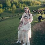 Anna Salivanchuk Instagram - Хто з вас хоче мати слухняну дитину ? Ви кажете йому «Сідай» Він вас слухає і сідає, отже, ви являєтесь дресирувальниками своєї дитини. Я вам ось що скажу, побоюйтеся слухняної дитини. Радійте якщо він має свою думку і може сказати вам НІ🙏🏻 Тому що діти яких дресирують , застосовуючи підвищений тон, удари,залякування -стають бомбою сповільненої дії. Коли дитина податлива, постійно слухається , спокійна, не бігає- це не жива дитина? Він що, слуга вам чи раб? Щоб постійно вас слухати? Ви не господарі своїх дітей, ви лише провідники своїх дітей у життя. Дресируючи дітей ви робите їх слабкими та беззахисними. Будь -якої миті, така дитина може не витримати і зламатися 🙈 чому? тому що якщо він слухається вас то й інших буде слухатися. Ви виховаєте крихку людину ,якій будь-хто зможе промити мізки. Але якщо виховати самостійну і незалежну людину зі своїми поглядами і принципами то ніхто не зможе нею маніпулювати 🙏🏻 Тому перестаньте дресирувати своїх дітей Не вбивайте життя та свободу в дитині🙏🏻 І так ми інколи бісимось, якщо діти нас не слухають, але інколи це на користь💋🙏🏻 #childrenillustration #world #діти #україна #героямслава