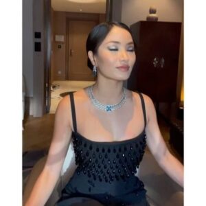 Anna Sawai Instagram - Celebrated the launch of @cartier ‘s Nature Sauvage collection in Vienna💎🇦🇹♥️

Felt so beautiful.
Then they had to take them off and I was just plain old me again. What a dream.

#CartierNatureSauvage
Makeup by @rachelsingerclark 
Hair by @juliajunglas 
Styled by @karlawelchstylist wearing @patou