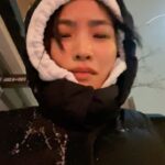 Anna Sawai Instagram - How it started vs how it’s going 現地の人を見習って傘ささないで大雪の中歩いたけど、普通に痛いよ？