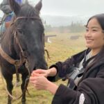 Anna Sawai Instagram - Ep4 is out! @shogunfx The ADs knew I was up to no good on the days the horseys were on set😬🥹♥️ Sorry guys @dan_crow @elisedmyr @newyork411 @chelcolquhoun 意味知らずに変な日本語教えられてたカナダのクルー😂