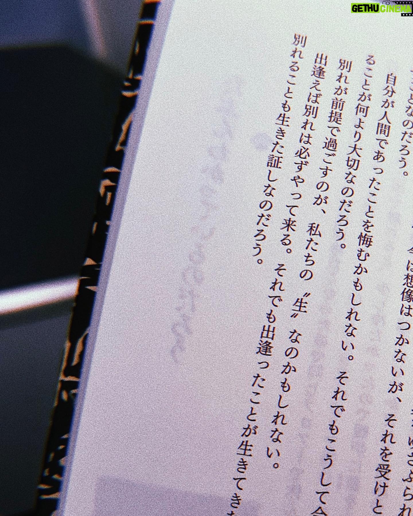 Anna Sawai Instagram - 暑かったり寒かったり 楽しかったり淋しくなったり 忙しかったり暇になったり 心洗われたり余裕がなくなったり 眠たくなったり… おやすみなさい。