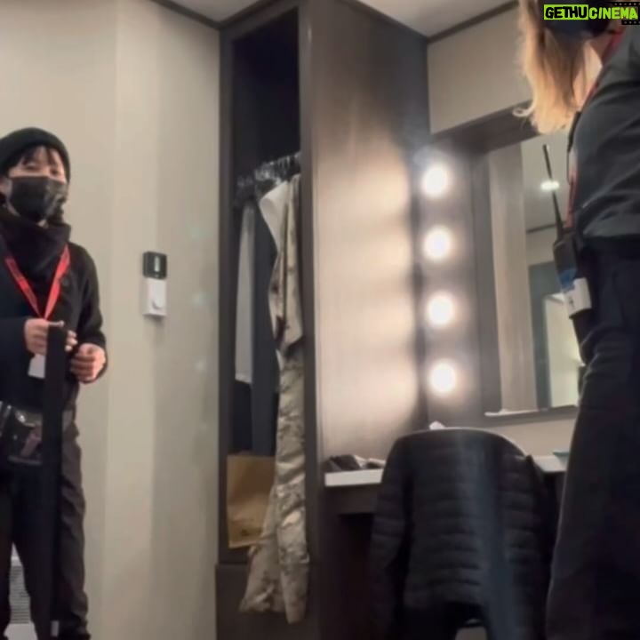 Anna Sawai Instagram - BTS time! @shogunfx 1. Working with Lash and his team on our first naginata scene in the woods which you’ll see in Ep 3. Crazy rain and mud on the day😀 2. Heather-san and Ai-san putting up with my nonsense for 40 mins every morning as they dressed me in Carlos’ beautiful kimonos. I can’t wait for you to see the story they tell👘 3. To make Sanna’s life a little easier, I crocheted a pin holder to hold the hundreds of pins that were used to hold Mariko’s wig in place. Always your Monchhichi🙈 4. Getting up at 4am and starting my day in Rebecca’s chair. Our second time working together and she knew everything I needed, from skincare, to makeup, to the best shots of espresso on days that were extra tough🥹