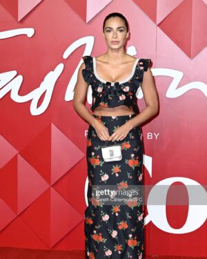Anna Shaffer Instagram - It’s called fashion honey, look it up!!!!! 

Thank you so much for a beautiful evening @mulberryengland @britishfashioncouncil ✨

Thank you thank you gorgeous glam team - my forever love @rachelsingerclark on 🎨 and THE @charlottemensah on icon and bun duty ❤️

@mulberryengland 👜 
@shushu__tong 👗 

And thank you to @onehundredshoreditch for hosting me and to @purplepr and to the queen @kikikaur for everything always! 💥