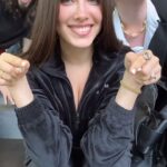 Anna Shulgina Instagram - Время летит, мы уже совсем взрослые люди, но детское дурачество годы не отнимут. Если портить дубли, то только так 🖤
