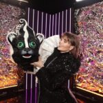 Anna Shulgina Instagram - 2 месяца, 8 выпусков… Незабываемое путешествие, которое подарило мне знакомство с талантливыми людьми, возможность дотронуться до любимых песен и открытие новых граней самой себя. Благодарю всех и за всё. С любовью, Ваша Скунцесса 🦨🖤 P.S. Обязательно в скором времени более подробно расскажу о пережитых эмоциях и поделюсь всеми бэкстейджами.