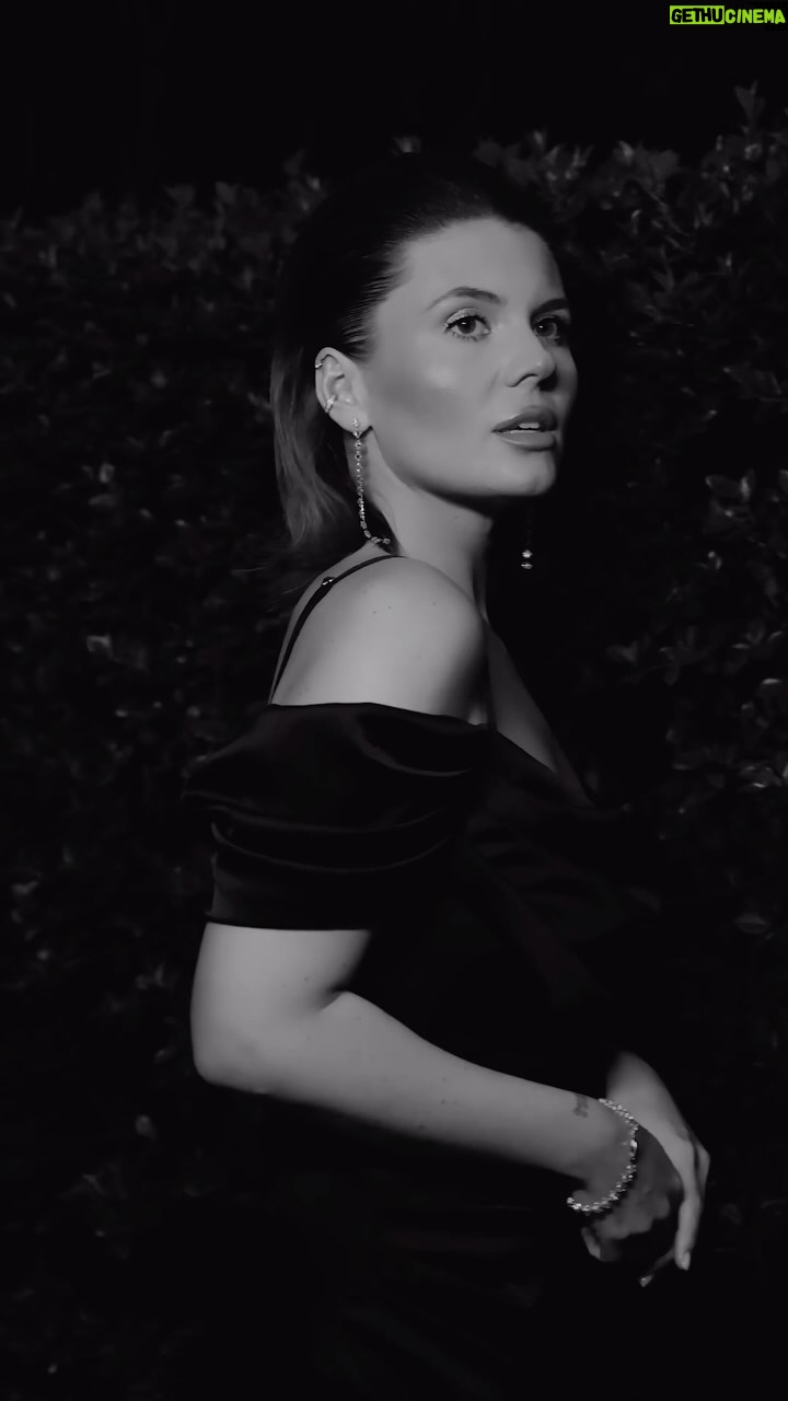Anna Shulgina Instagram - Окружайте себя людьми, которые будут давать вам новые знания, вдохновляйте, создавайте, рискуйте, действуйте. Не бойтесь падать, бойтесь стоять на одной точке.