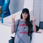 Anna Shulgina Instagram - В гостях у мега крутых ребят, в главном офисе VK💙 Пожалуй, это самое современное, невероятное рабочее пространство, которое я когда либо видела! Тут есть всё: кабинеты с головокружительным видом на столицу, спорт залы, звукозаписывающие студии, модные кофейни, игровые залы, и как говорят сами сотрудники ‘всё, для того, чтобы любить свою работу и никогда не хотеть уходить’😀 Спасибо @shena_music и всем ребятам за такой теплый прием❤️