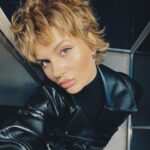 Anna Shulgina Instagram - Нужна ваша помощь🙏 Помощь в виде лайков, комментариев и репостов этой публикации. Я серьезно. Я ВОССТАНОВИЛА АККАУНТ! УРА!!! Неделю назад, как вы помните, я пропала из ленты и сторис. Мои публикации не показывались никому, сообщения доходили через раз, а имя моего профиля называлось именем другого человека, вишенкой на тортик было то, что меня выкинуло из аккаунта и доступ к нему был получен только через время. Поэтому нужна ваша активная поддержка, чтобы этого «бага» не произошло еще раз. 🫂