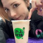 Anna Tsuchiya Instagram - 実は土屋 中国　広州にいます(!) そう！今日はライブ！ まさかの舞台終わりから忙しく‥ 喉やられたり 何やかんや‥ しかーし！広州にて美味しいものばかり！最高です！ ご飯も美味しいけどこの喉にいい漢方最強でした！めっちゃ効く❤️ ココナッツラテもうまうま🥥 #土屋アンナ
