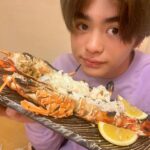 Anna Tsuchiya Instagram - 伊勢、神島の海の幸がとどきました❤️😭 毎年誕生日に神島のぱぱ、ままからの海の恵 本当にありがたく美味しく頂いてます 海のつながりに感謝 都内に戻っても海のありがたみに触れられて涙涙😢 ありがとう❤️ 本当に美味しい❤️ #土屋アンナ #伊勢 #神島
