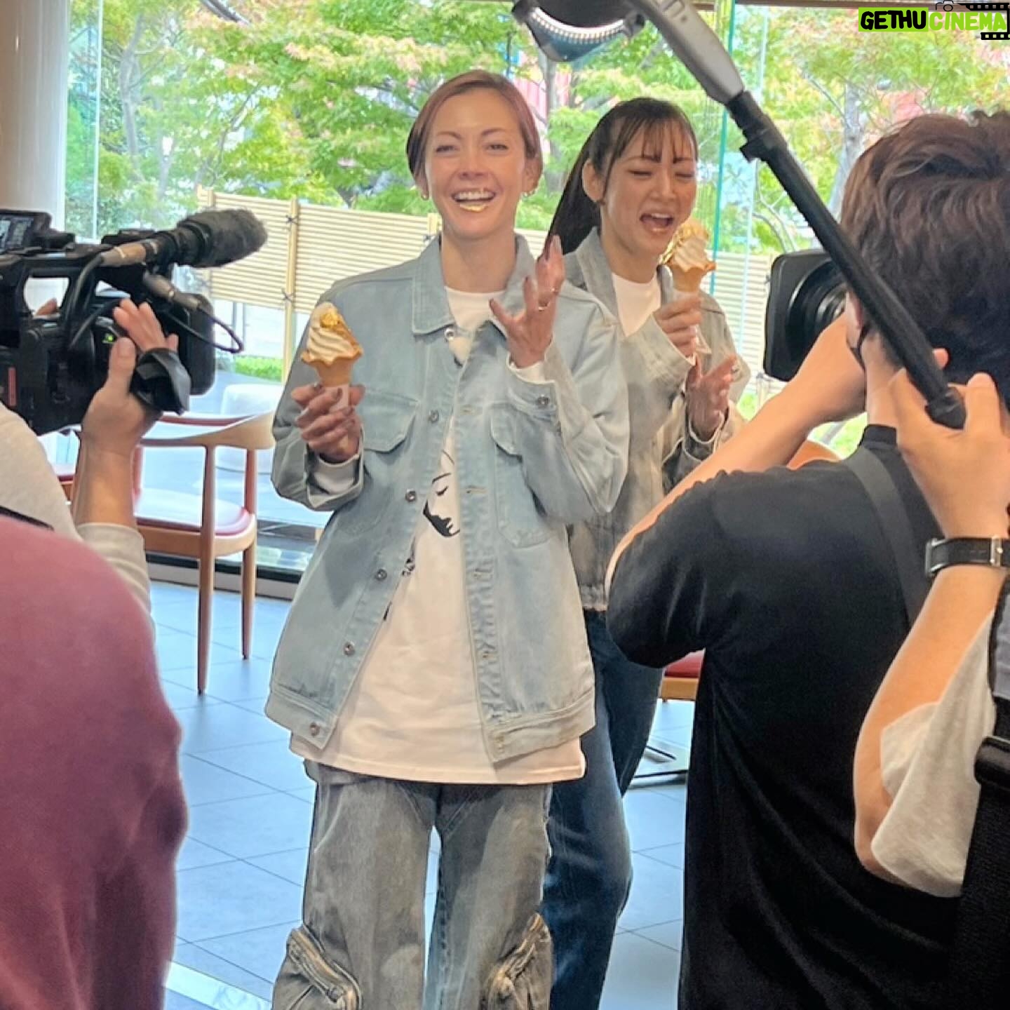 Anna Tsuchiya Instagram - アンナとみかんの金沢・加賀 ゴールデンなかよし旅📺 @tvaichi グルメあり、遊びあり、伝統ありのちょー楽しい旅だったよ😘ぜひご覧あれ❤️🔥 @mikan02241984 放送スケジュール↓ https://tv-aichi.co.jp/ishikawa2023/ コーデ🧥 (1日目) denim jk @deusresidence @jack_joat long T-shirts @selenahelios_official (2日目) jacket&denim @prankproject_official top @provoke_design_boutique #土屋アンナ #ものまねみかん #金沢