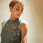 Anna Tsuchiya Instagram - 昨日はDenisのコンサートにゲスト出演！クラシックに挑戦してきたよん🤘✨来てくれたみんなありがとう😘 素敵な夜になりました🫶✨ Denisが作曲してくれてアンナが作詞をした一曲もお披露目したよ✨いつか配信できたらいいな❤️‍🔥 Thank you Denis.💖 @denissungho 写真は楽屋にて🤘 衣装は私物🫶 リメイクしたVALENTINOのドレス👗 @maisonvalentino #土屋アンナ
