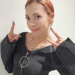 Anna Tsuchiya Instagram - ズバリ！教えまSHOW 観てくれたみんなありがと💖 ロケ衣装🚌 ・T-shirt @rollasjeans @jack_joat ・long T-shirt @pameopose ・pants @rollasjeans スタジオ衣装👗 ・tops @prankproject_official ・skirt&earrings @pameopose necklace @blanciris_official #土屋アンナ