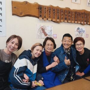 Anna Tsuchiya Instagram - 🎍お正月はぐっさん家SP🎍明日OAです😘
伊勢神宮に鳥羽水族館、海鮮料理と堪能しまくりの旅をお届け❤️‍🔥是非観てね❤️‍🔥

みんなよいお年を❤️‍🔥❤️‍🔥

👗　@prankproject_official 

#土屋アンナ