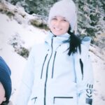Anna Veith Instagram - I love the time in the snow with my little one 💙❄️ #wintertime #playinginthesnow #familytime #makeyourdayahappyday #headsportswear