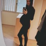 Anna Veith Instagram - Full focus on a new year filled with love ❤️ and wish you all a happy and healthy 2024 ✨ #makeyourdayahappyday #happyyear #2024 #momlife #momtobe #babybauch