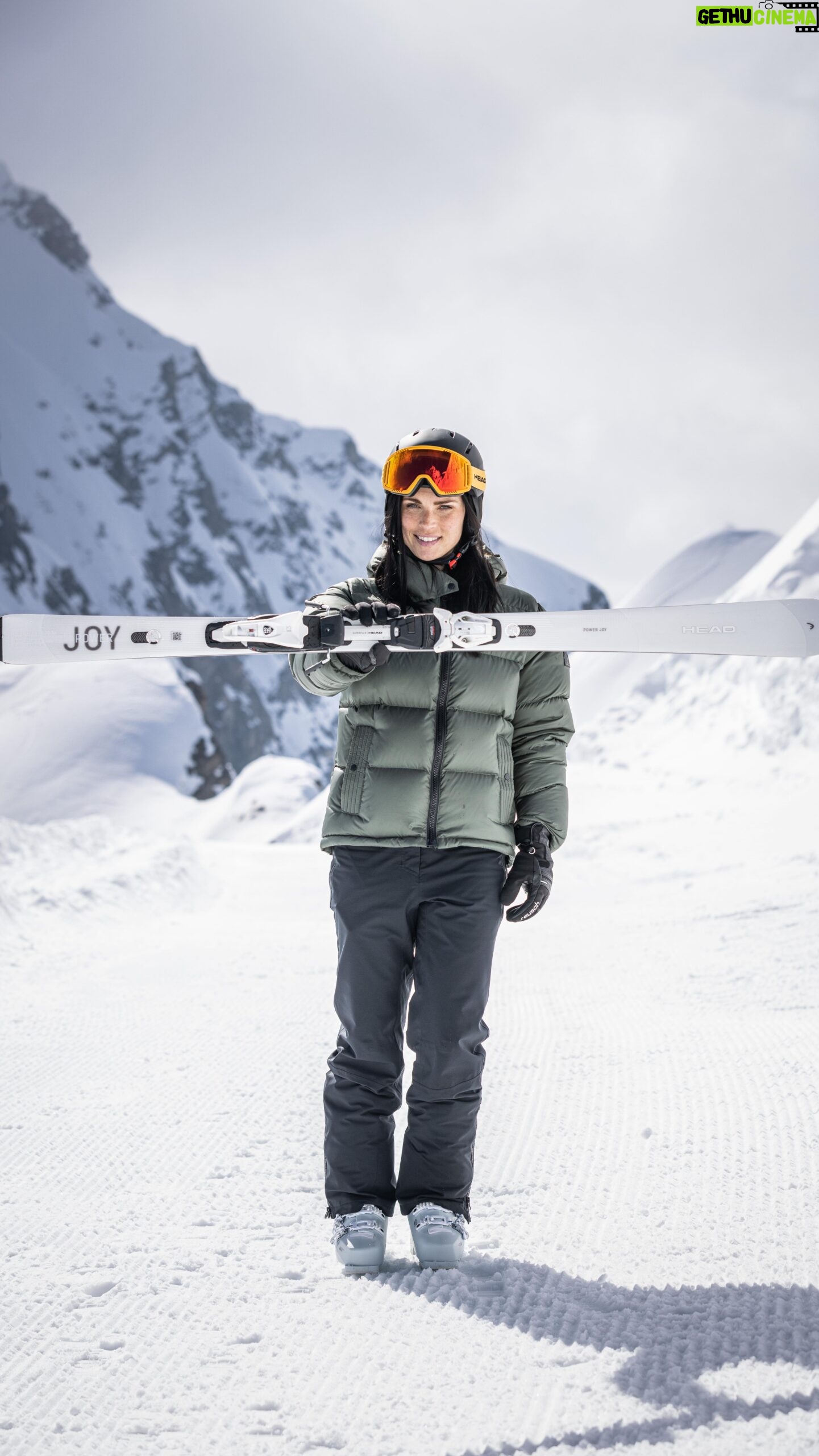 Anna Veith Instagram - Former HEAD Worldcup Rebel and ski racing legend @anna.veith has been instrumental in the development of the new JOY ski. Consulting from an early stage of the JOY redesign, Anna has contributed her knowledge to help produce a ski that performs to the very highest standards. Check out the full video via the link in bio.π @tyroliabindings #HEADJOY #HEADSki