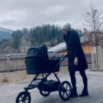 Anna Veith Instagram - „Henry‘s downhill adventures definitely need a quick assembly 😅…“ #momlife #mominaction #urbanglide3 @familylifebythule