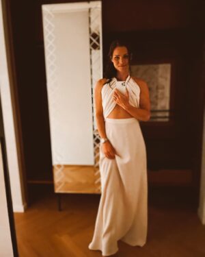 Anna Veith Instagram - How would you feel in this beautiful dress? 

#nightout #vienna #anna #lovethedress #👗