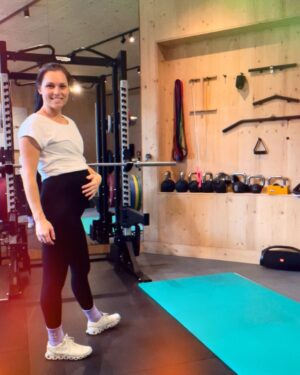 Anna Veith Instagram - another day… and we move together…. 💕🩵💕
#beactive #moveyourbody #feelgood #motherhood #pregnant #thirdtrimester #weareone #workout