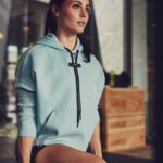 Anna Veith Instagram - ✨ Gewinnspiel ✨ Mit mehr Bewegung und @rauch_happyday Immun Power zu mehr Vitalität & Energie im Herbst. Sichere dir 2 Jahresabos von @carpediemmagazin mit den aktuellen Tipps für ein gutes Leben.   So geht`s:  💪 folge mir und tagge eine:n Freund:in dem/der du gerne ein Abo schenken möchtest 😊   Der Gewinner wird in einer Woche ermittelt. Diese Aktion wird nicht von Instagram unterstützt.   #makeyourbodysmile #makeyourdayahappyday #recharge #magnesium #vitamind #vitality #healthylifestyle #carpediemmagazin #ad