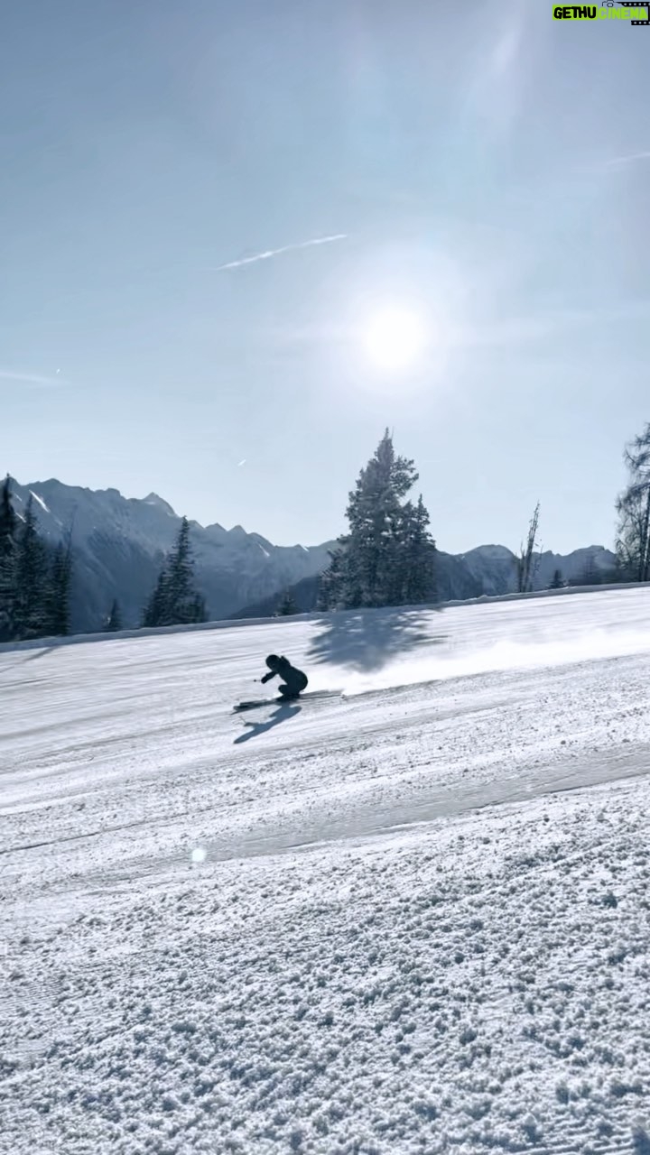 Anna Veith Instagram - It‘s a good day to have a good day ☀️🏔️🤍 #skiikg #welovewinter #sowasvonfit #veithsport #arxboutiquehotel #goodvibes