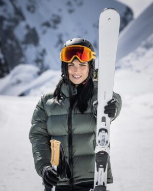 Anna Veith Instagram - 🎄giveaway🎄
Christmas is just around the corner. 
Reward yourself with a brand new „head to toe“ package from HEAD. 

How to enter: 
❄️ Follow me, @headsportswear, @head_ski and @tyroliabindings 

Take part and win.
⛷️Outfit: @headsportswear 
⛷️JOY Ski, helmet and goggles from @head_ski 
⛷️Bindings @tyroliabindings 

The winner will be announced on the 18th of December. 
Good luck! 🍀
This promotion is not endorsed by instagram.
https://go.head.com/veith-giveaway
#werbung #outfit #joy #headski #headsportswear #tyroliabindings #headtotoe #christmas #gift